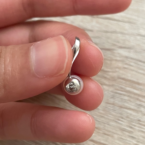 Solid 10K White Gold Pearl Diamond Accent Pendant .92g Elegant Charm - Picture 4 of 5